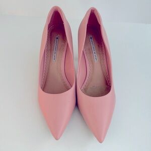 Classic Point Toe Stiletto Pink Leather Pumps cushioned size 6 new in box